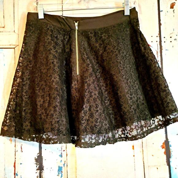 Forever 21 Black Lacy Skater Skirt Size M Zipper Back Short Lined Goth Chic - Picture 2 of 7